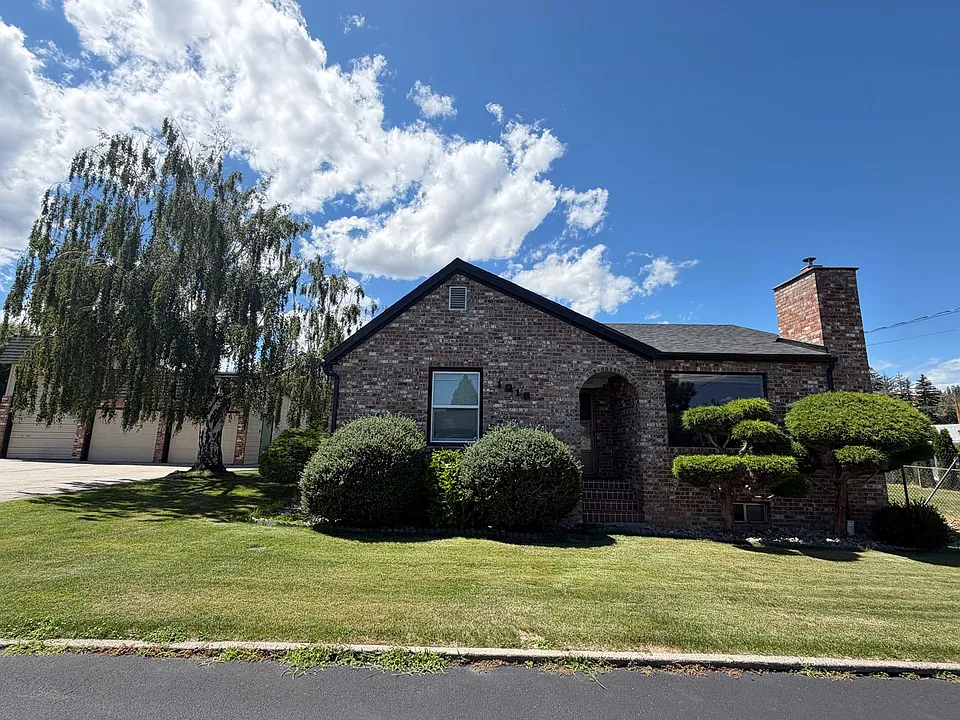 1018 Cypress Ln