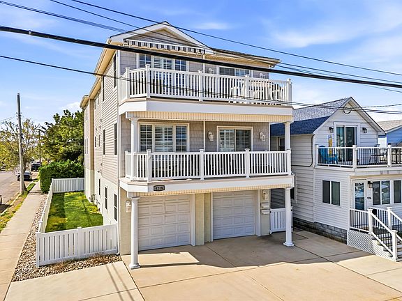2nd image of 4218 Hudson Ave #200
