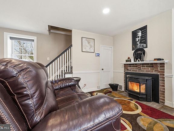 5th image of 310 Greenwood Rd