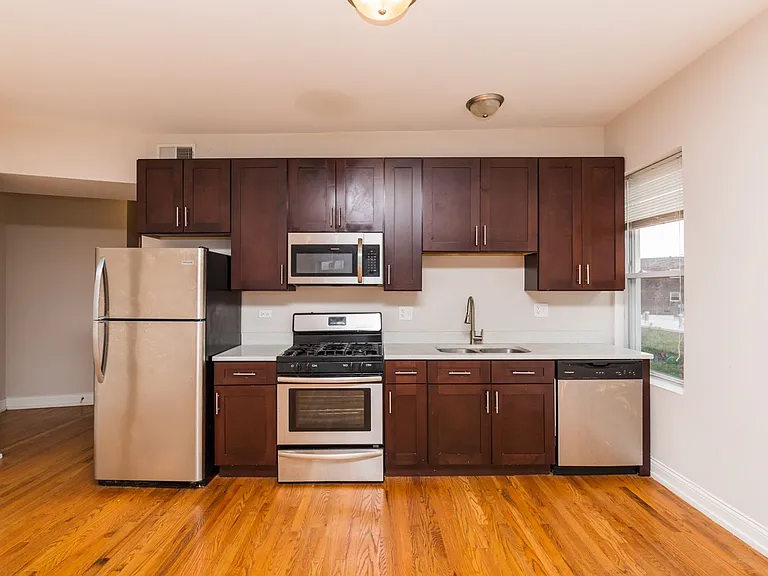 Portage Park Theater Apartments — Photo 31
