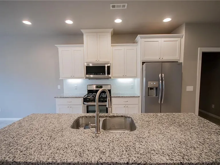 301 Cisterna Dr — Photo 6