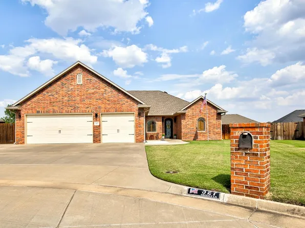 527 Grizzly Ln, Enid, OK 73703