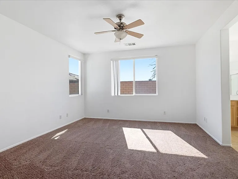 37771 Guildford St — Photo 15