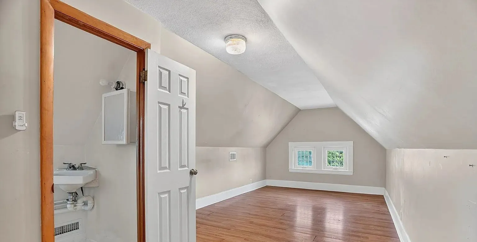 4 bed, 2400 sqft, $3,695 — Photo 4