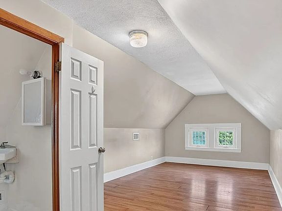 4th image of 583 Watertown St #1