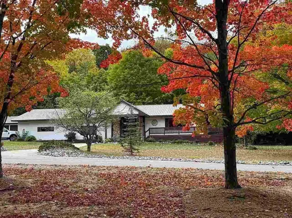 890 Pleasant Valley Rd, Boyne City, MI 49712