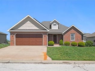 10300 Lucca Ln, Peculiar, MO 64078