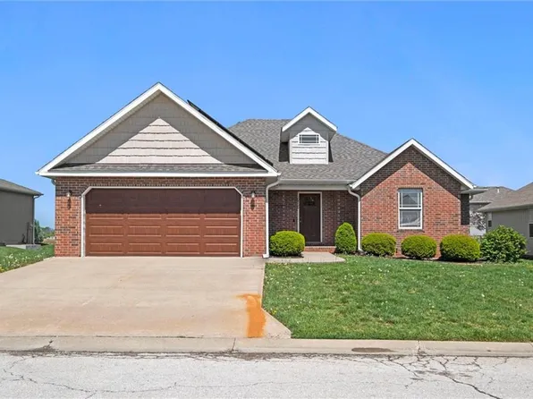 10300 Lucca Ln, Peculiar, MO 64078