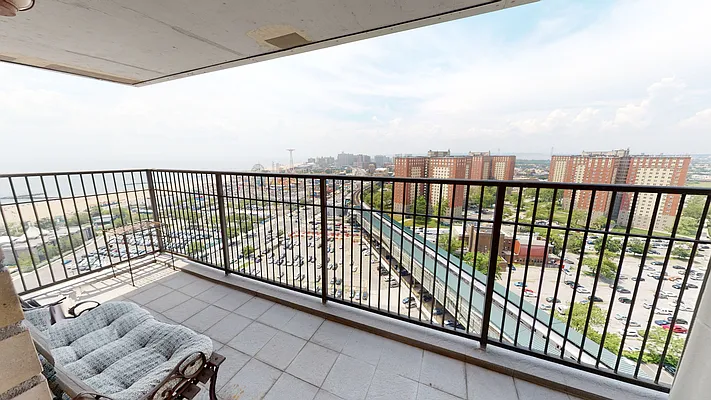 Sold by Remax Edge | media 14