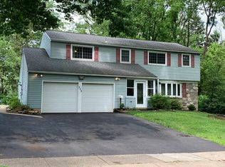 553 McGlynn Rd, Warminster, PA 18974