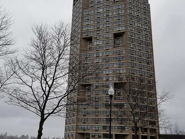 7000 Boulevard E #28D