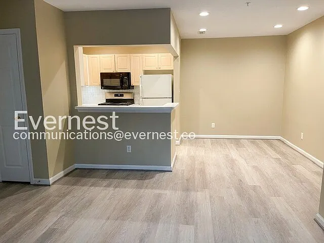 20283 Beechwood Ter #201 — Photo 2