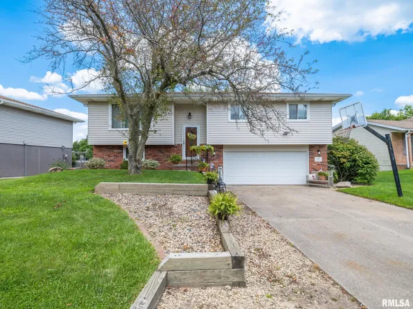 131 Kickapoo Dr, East Peoria, IL 61611