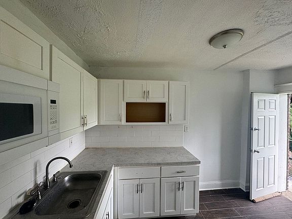 3rd image of 715 Church Ln #G3