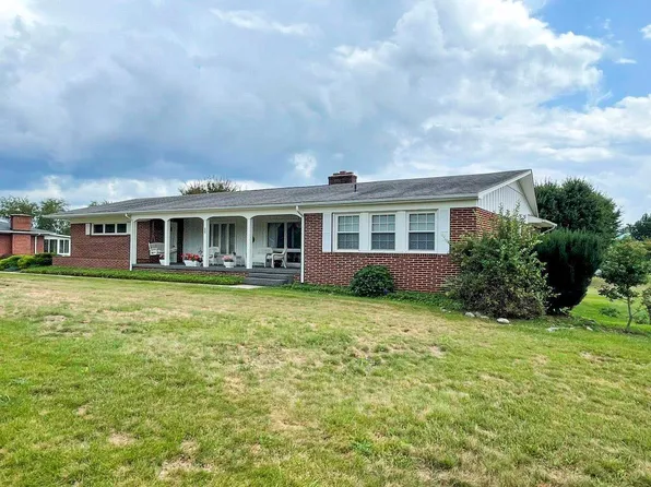 635 Country Club Dr, Wytheville, VA 24382