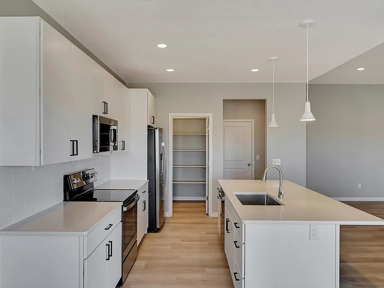 9049 S 42nd St — Photo 5