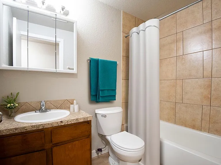 Westmont Apartments — Photo 9