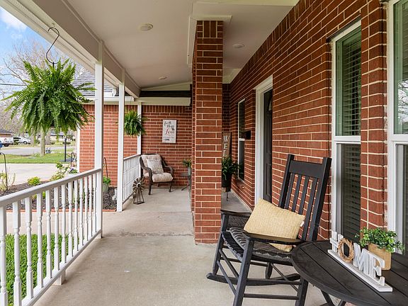 4th image of 606 Walnut St