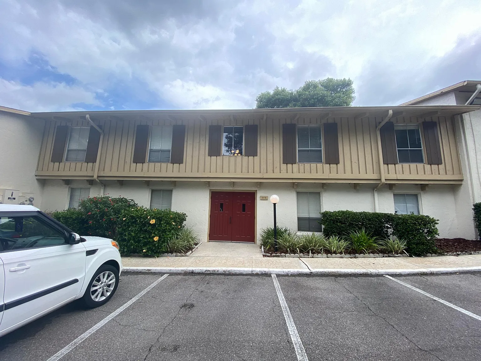200 Maitland Ave — Photo 2