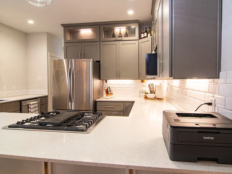 705 W Elsmere Pl — Photo 3