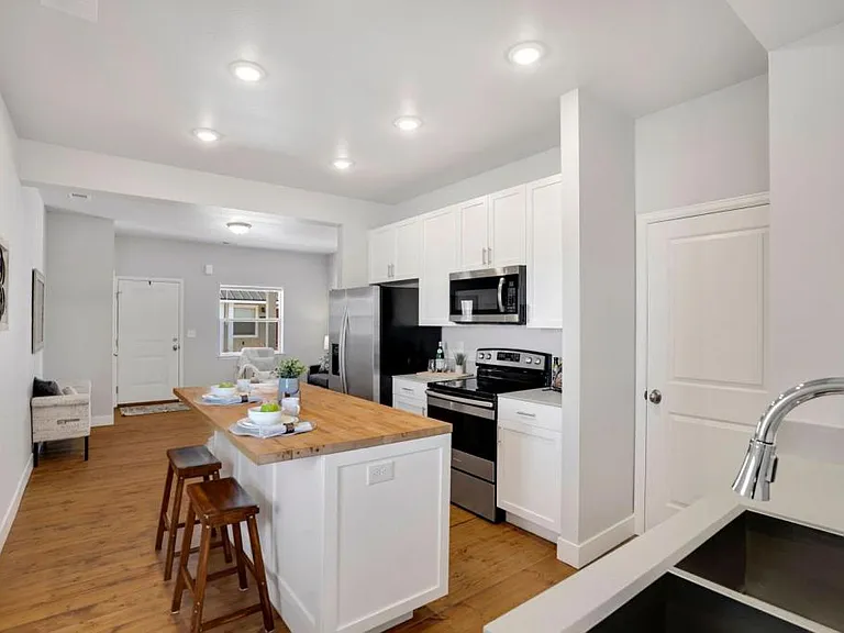 4070 Sveta Ln — Photo 4