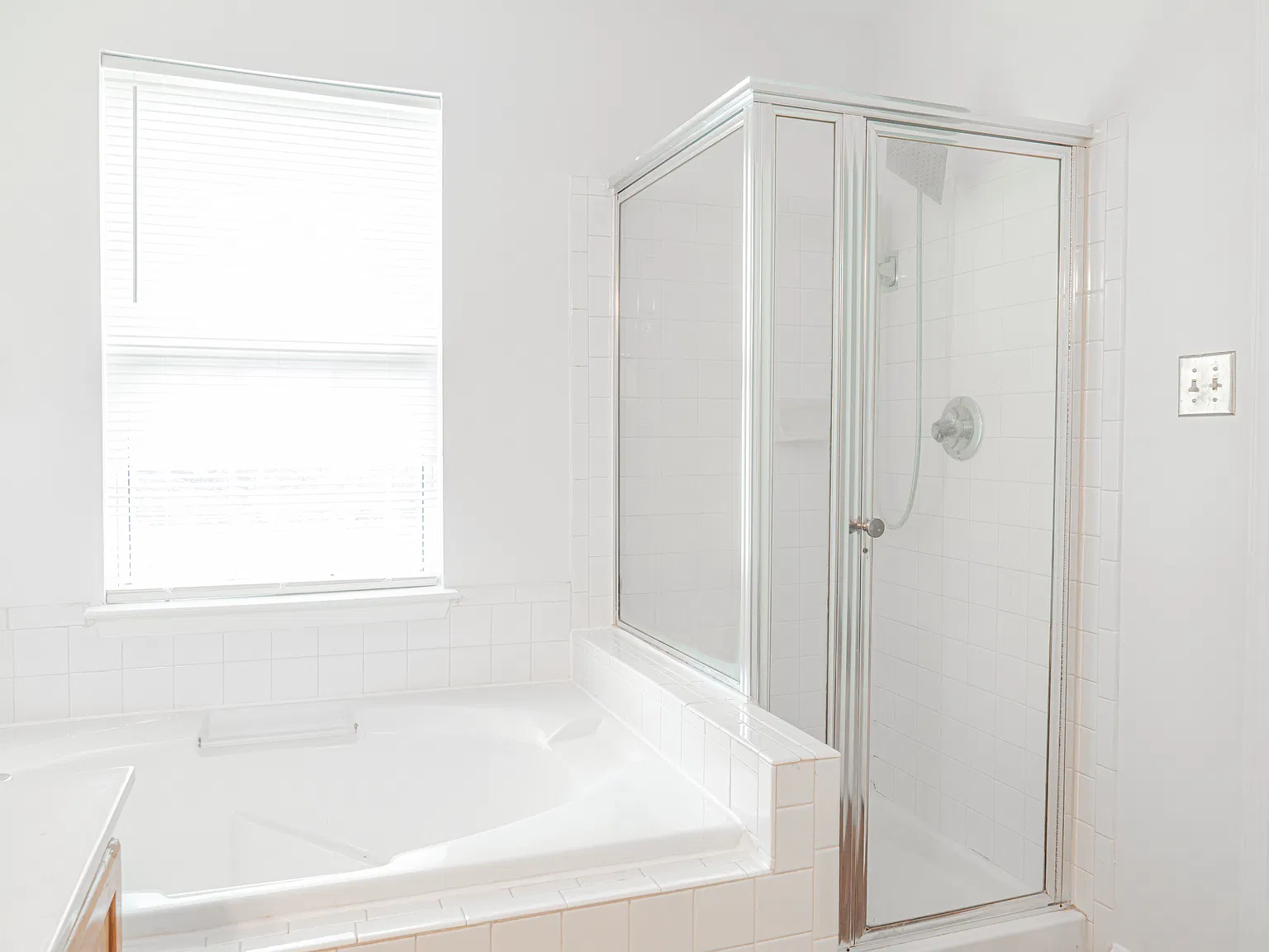 4 bed, 3.5 bath, 1344 sqft, $4,250 — Photo 2