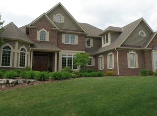 W210N5415 Carters Crossing Cir, Menomonee Falls, WI 53051