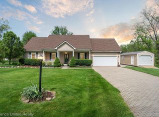 2121 Princeton St, Howell, MI 48843