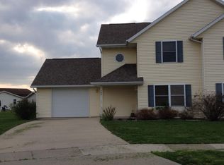 702 Highland Ct, Washington, IA 52353