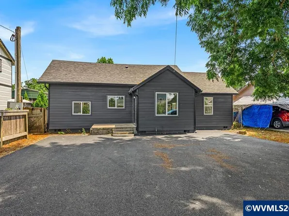 656 Hall St, Woodburn, OR 97071