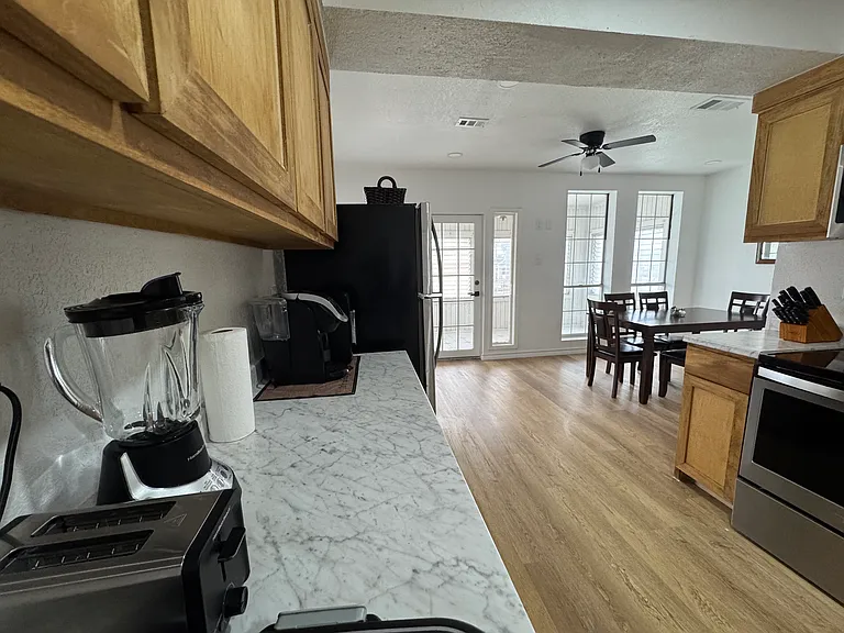 105 E 11th St #3 — Photo 9