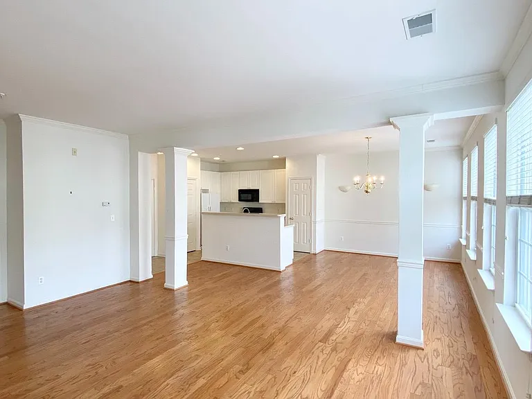 2663 Manhattan Pl #304 — Photo 18