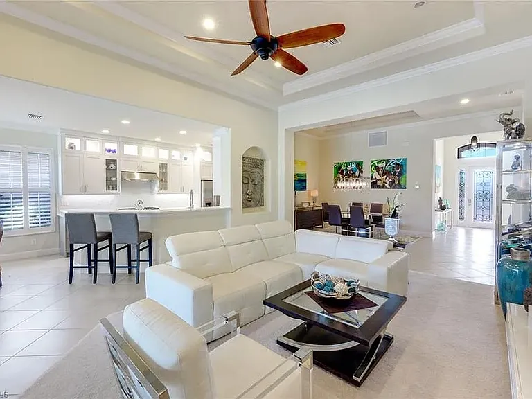 9909 Casabella Way — Photo 4