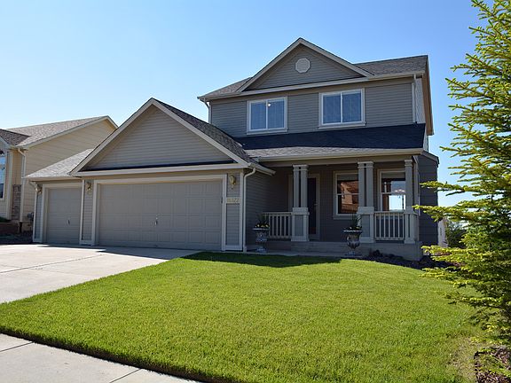 3-Car Garage, Great Location!