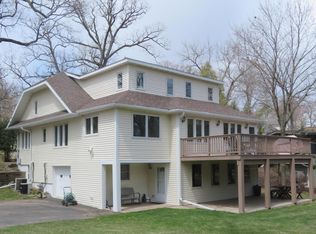 574 Middleton Dr, Fontana, WI 53125