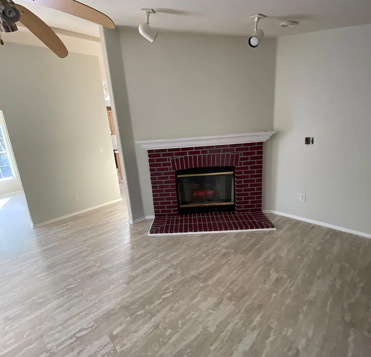 3 bed, 2249 sqft, $4,200 — Photo 3
