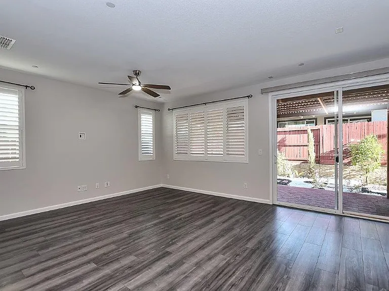 9049 Hourglass Cir — Photo 18
