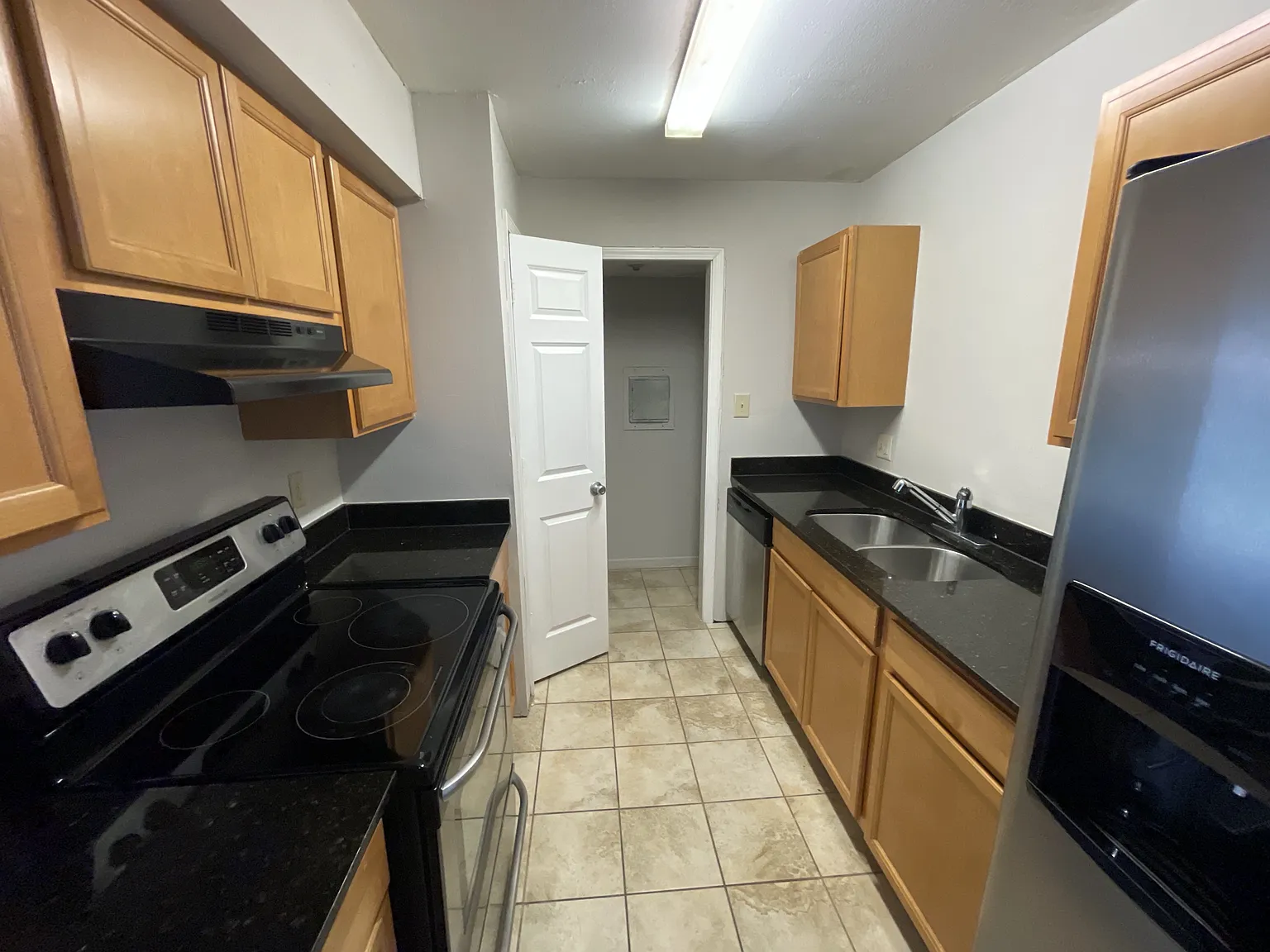 2 bed, 1100 sqft, $950 — Photo 2