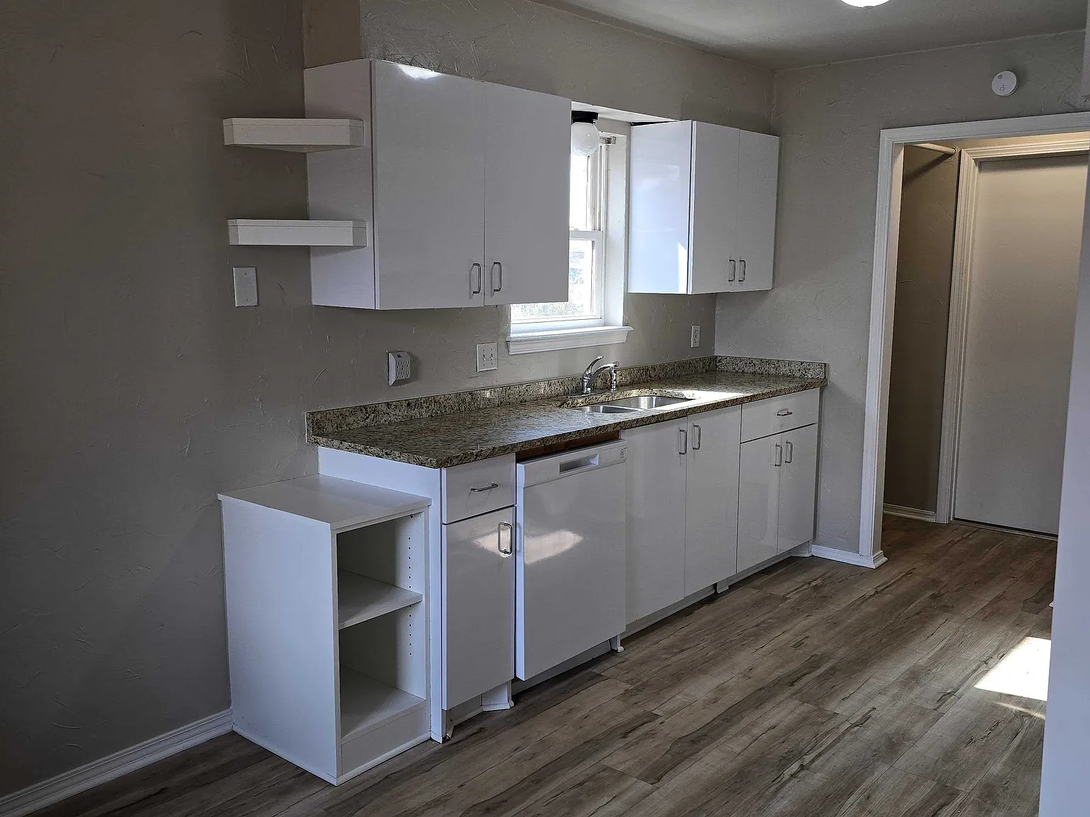 4 bed, 1382 sqft, $1,600 — Photo 4