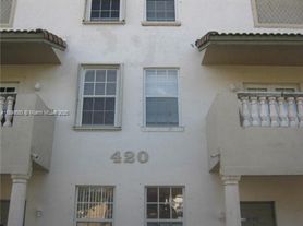 420 E 1st Ave, Hialeah, FL