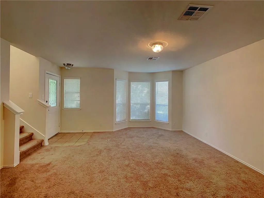 4 bed, 2.5 bath, 1965 sqft, $2,350 — Photo 2