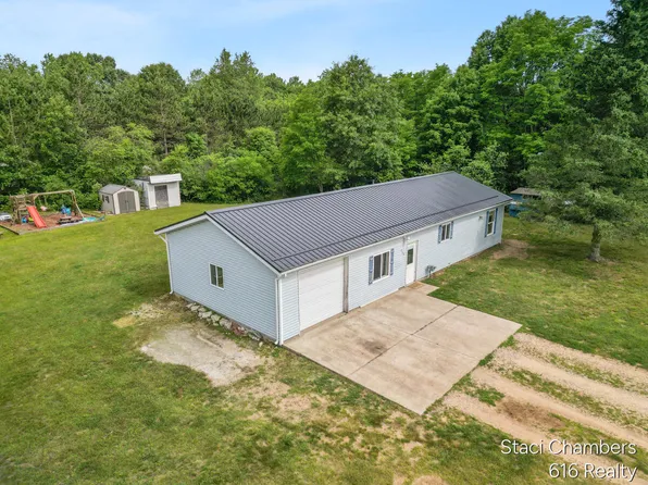260 Gilbert St, Mecosta, MI 49332