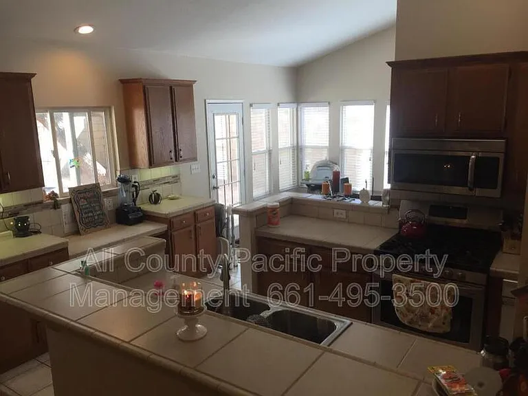 42330 Portland Ln — Photo 6