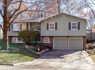 2909 Chisholm Dr, Lawrence, KS 66047