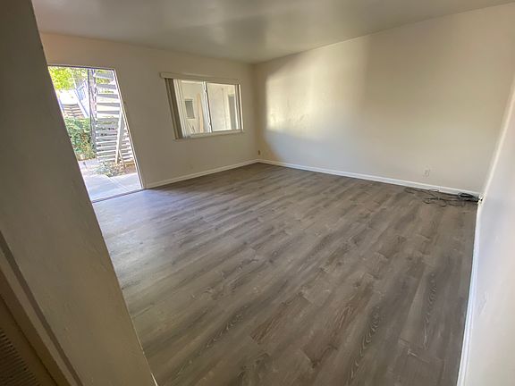 5th image of 547 S Kiely Blvd #2