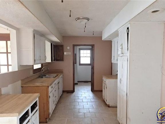 4th image of 3820 SW Gamwell Rd