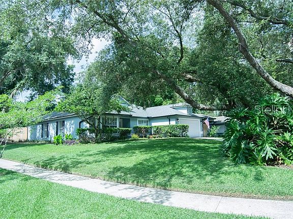 2nd image of 201 Live Oak Ct