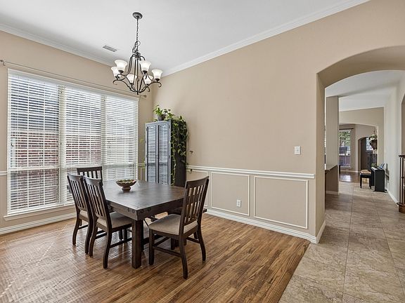 5th image of 915 Wyndham Way
