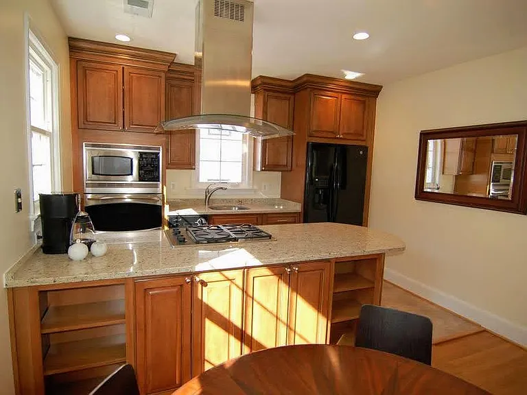 1034 N Edgewood St #2 — Photo 6