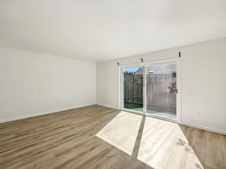801 Dutton Ave Unit 400-003